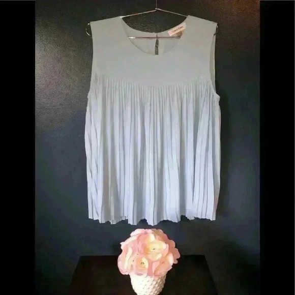 ❤️3 for $30 Calvin Klein pleated babydoll top - Picture 1 of 3